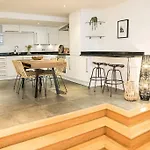 Unique Boutique 2 Bed With Balconies - Park Row Apartment Leeds (West Yorkshire)