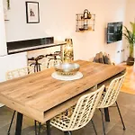 Unique Boutique 2 Bed With Balconies - Park Row *