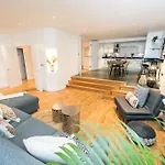 Unique Boutique 2 Bed With Balconies - Park Row Leeds (West Yorkshire)