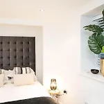 Unique Boutique 2 Bed With Balconies - Park Row * Leeds (West Yorkshire)