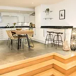 Apartment Unique Boutique 2 Bed With Balconies - Park Row Leeds (West Yorkshire)