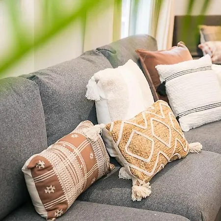 Unique Boutique 2 Bed Apt With Balconies - Central Park Row Apartamento