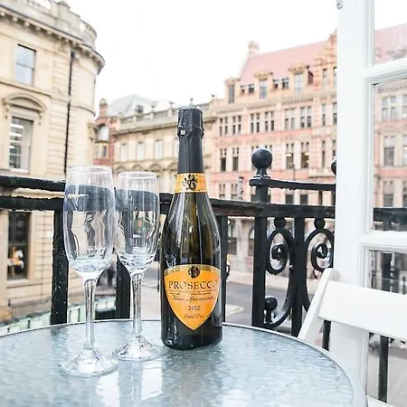 Unique Boutique 2 Bed Apt With Balconies - Central Park Row