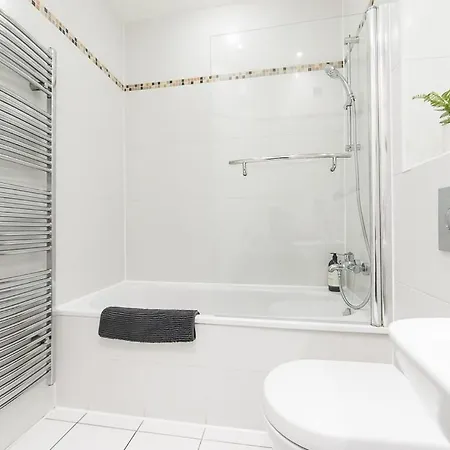 Unique Boutique 2 Bed With Balconies - Park Row Apartment *