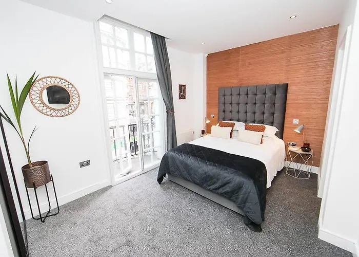 Unique Boutique 2 Bed Apt With Balconies - Central Park Row