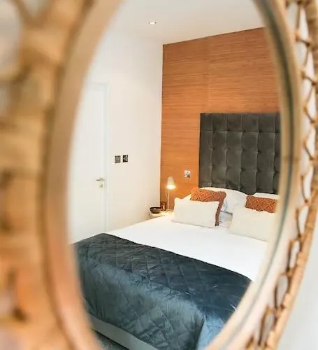 Unique Boutique 2 Bed Apt With Balconies - Central Park Row Apartamento