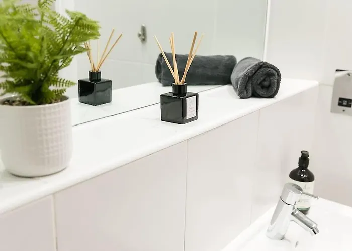 Unique Boutique 2 Bed Apt With Balconies - Central Park Row