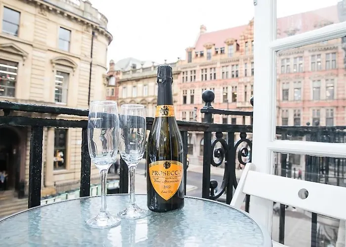 Unique Boutique 2 Bed Apt With Balconies - Central Park Row