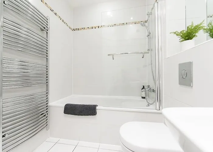 Unique Boutique 2 Bed Apt With Balconies - Central Park Row *