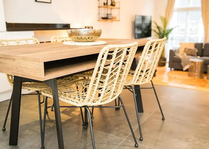 Unique Boutique 2 Bed Apt With Balconies - Central Park Row