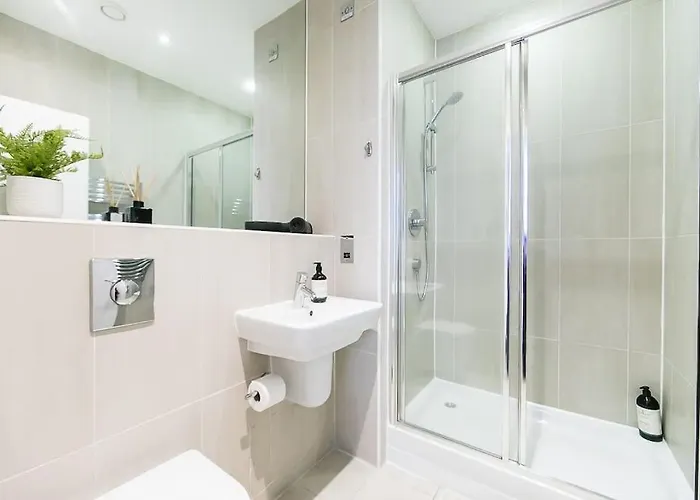 Unique Boutique 2 Bed Apt With Balconies - Central Park Row Leeds (West Yorkshire)