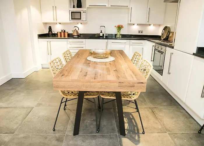 Unique Boutique 2 Bed Apt With Balconies - Central Park Row Apartamento